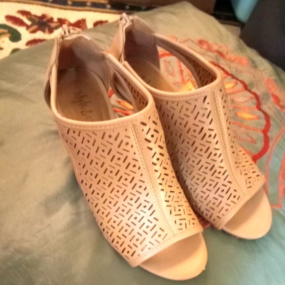 🤠Style & Co Tan Faux Leather 2 1/2" Heels Size 6.5